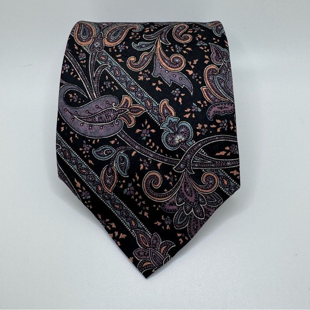 Elegant Paisley Silk Tie with Black Base and Mauve Accents